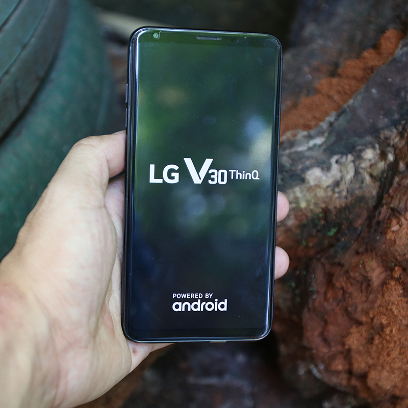 Màn hình vượt trội với LG V30 cũ